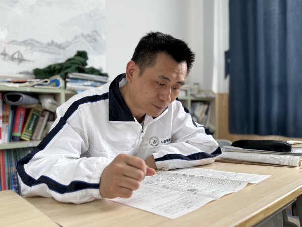 K8金融 42岁“大龄考生”时隔23年再战高考：400余分想读中医专科，圆中医梦