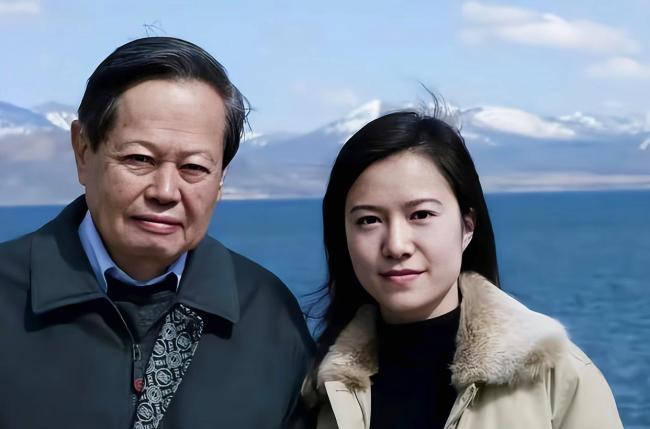 杨振宁妻子翁帆公开表态