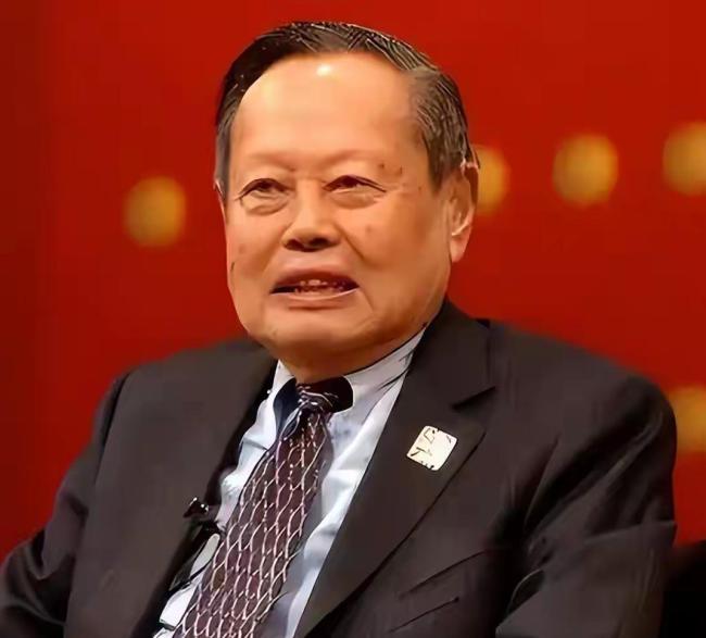 杨振宁妻子翁帆公开表态 深情缅怀丈夫